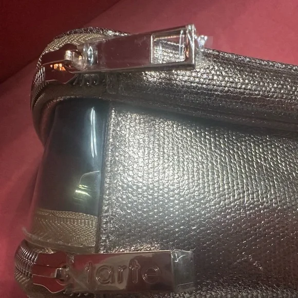 Tarte Gold and White Brush Set with 2 eyeshadow palettes and travel case - Picture 11 of 11